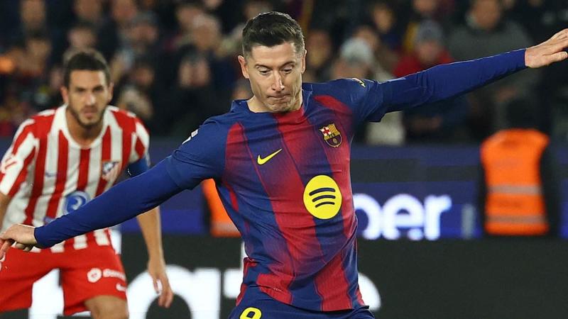 Barcelona striker Robert Lewandowski mocked for 'one of the WORST penalties in LaLiga history' after inexplicable miss against Atletico Madrid