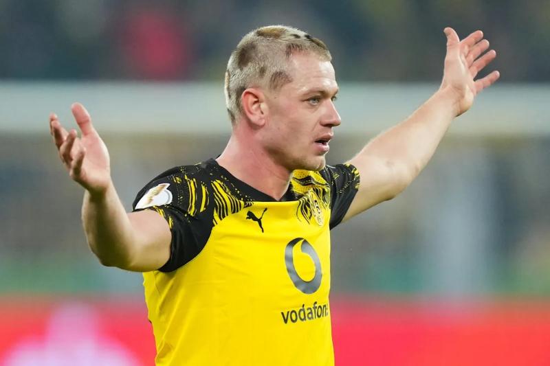 Barcelona hold initial talks with 28-year-old Bundesliga defender’s camp